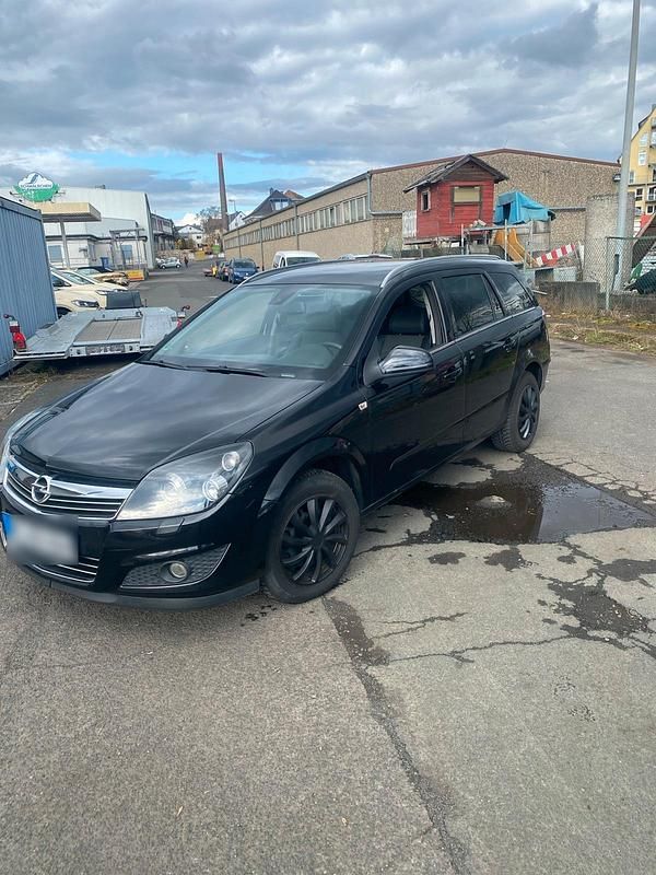 Gebraucht Opel Astra 116 PS (85 kW) 2010 Schwarz Kombi