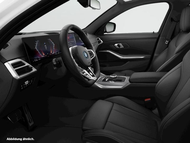 Weiß Gebraucht 2024 BMW 330e Kombi | 54.273 € - Bild 1/2