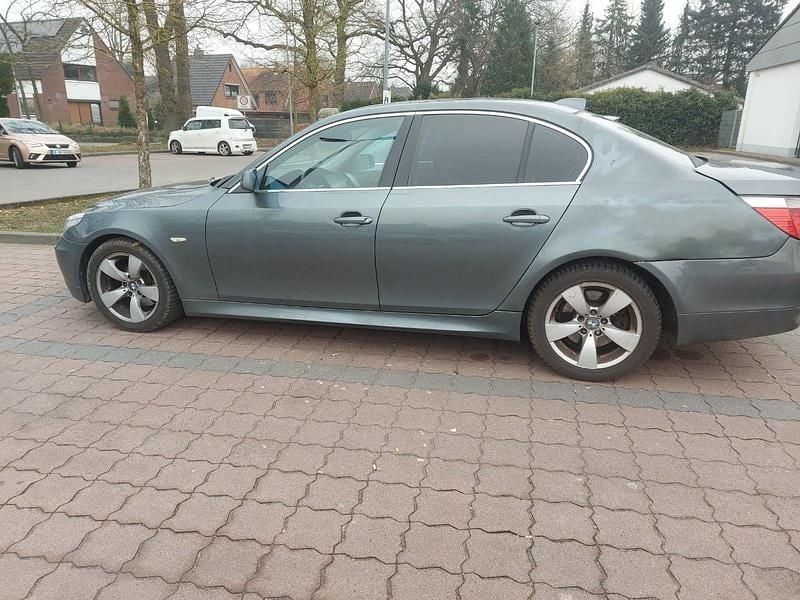 Grau Gebraucht 2003 BMW 530 Limousine | 3.500 € (Superpreis) - Bild 1/4