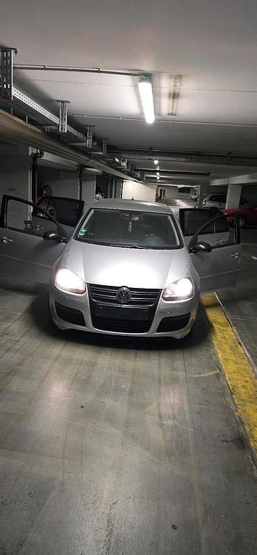 Silber Gebraucht 2005 VW Golf V Limousine | 4.000 € (Etwas zu teuer) - Bild 1/4