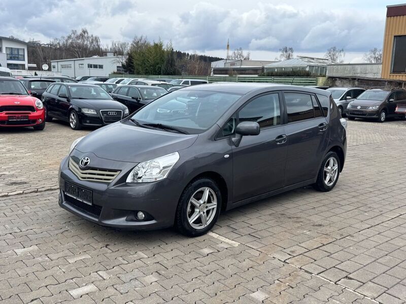 Grau Gebraucht 2012 Toyota Verso Executive Van / Kleinbus | 3.450 € (Superpreis) - Bild 1/4