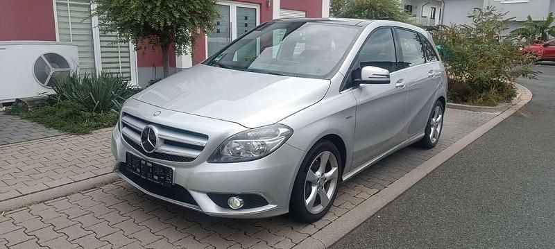 Gebraucht 2012 Mercedes B180 Van / Kleinbus | 8.900 € (Fairer Preis) - Bild 1/4