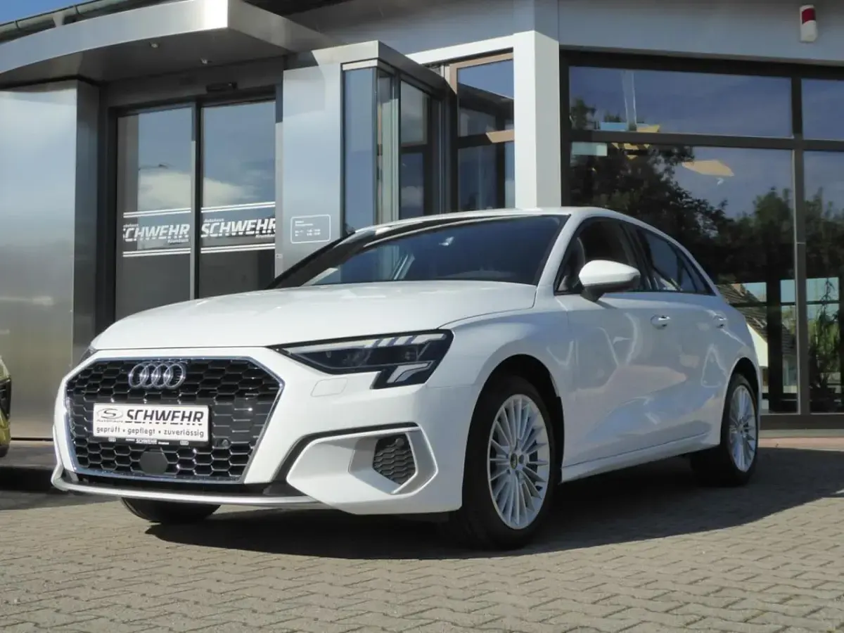 Gebraucht Audi A3 Advanced Plus 150 PS (110 kW) 2023 Weiß Limousine