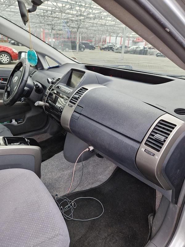 Gebraucht Toyota Prius 75 PS (55 kW) 2008 Silber Kleinwagen