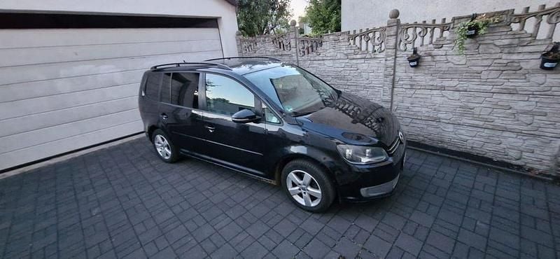 Schwarz Gebraucht 2010 VW Touran Comfortline Van / Kleinbus | 5.500 € (Teuer) - Bild 1/4