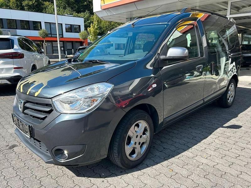 Grau Gebraucht 2015 Dacia Dokker Celebration Van | 3.990 € - Bild 1/4