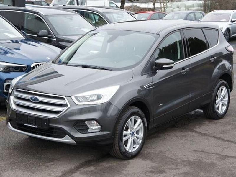 Gebraucht Ford Kuga Titanium 150 PS (110 kW) 2018 Grau SUV