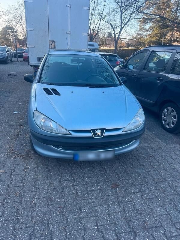 Gebraucht Peugeot 206 75 PS (55 kW) 2001 Silber Kleinwagen