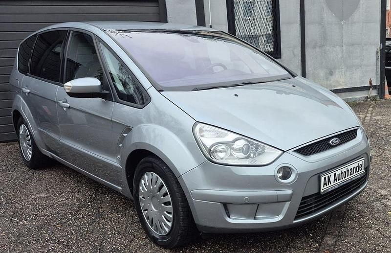Gebraucht Ford S-MAX Titanium 140 PS (102 kW) 2006 Silber Van / Kleinbus