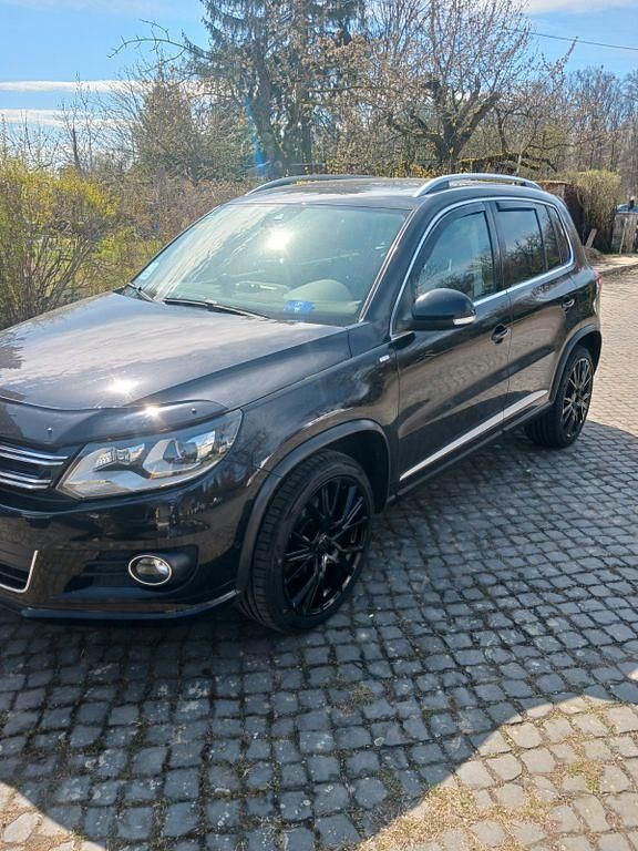 Schwarz Gebraucht 2014 VW Tiguan Cup SUV | 19.900 € - Bild 1/4