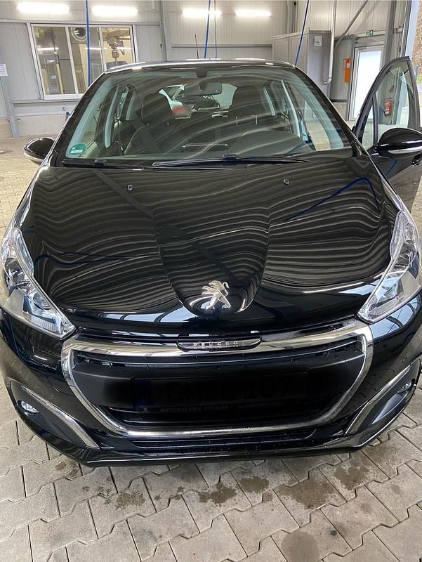 Gebraucht Peugeot 208 86 PS (63 kW) 2019 Schwarz Kleinwagen