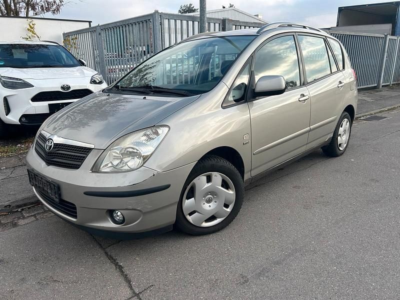 Silber Gebraucht 2002 Toyota Corolla Verso Van / Kleinbus | 1.950 € (Fairer Preis) - Bild 1/4