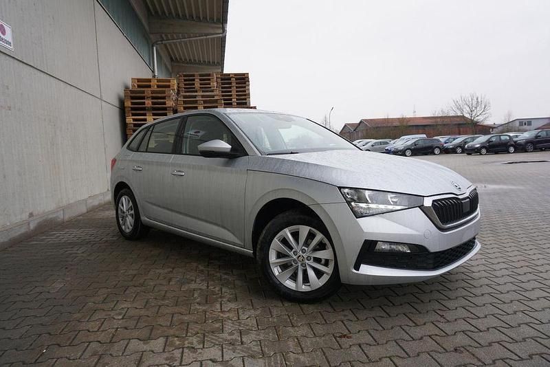 Brilliantsilber metallic Neu 2024 Skoda Scala Kleinwagen | 22.895 € (Superpreis) - Bild 1/4