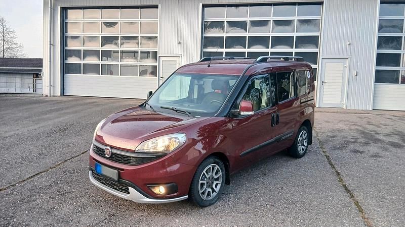 Gebraucht Fiat Doblò 120 PS (88 kW) 2016 Rot Van / Kleinbus