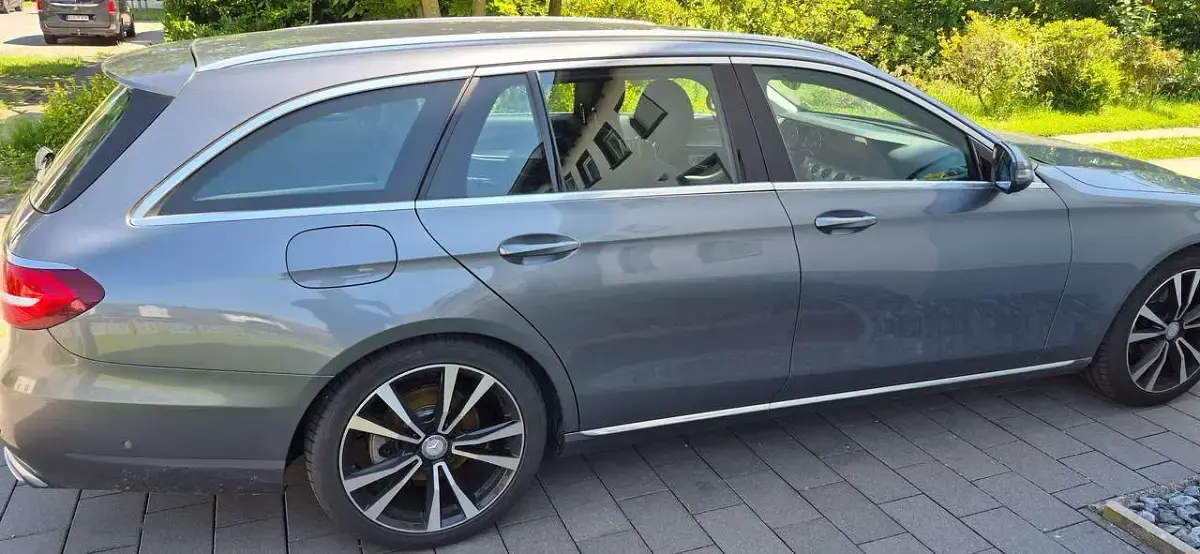 Gebraucht Mercedes E220 Avantgarde 194 PS (142 kW) 2017 Grau Kombi