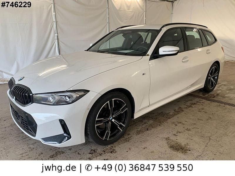 Weiß Gebraucht 2024 BMW 320 M Sport Limousine | 37.950 € (Superpreis) - Bild 1/4