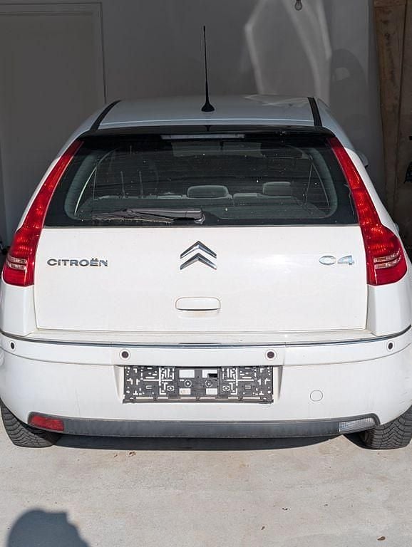 Weiß Gebraucht 2007 Citroën C4 Comfort Limousine | 2.500 € (Etwas zu teuer) - Bild 1/4