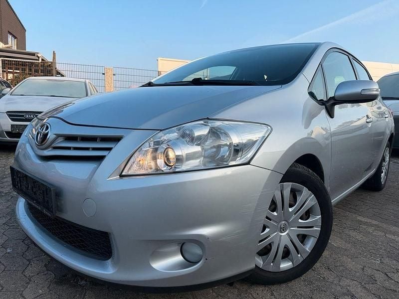 Gebraucht Toyota Auris 90 PS (66 kW) 2010 Silber Limousine