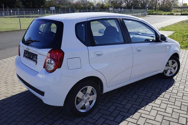 Gebraucht Chevrolet Aveo 84 PS (61 kW) 2009 Weiß Limousine