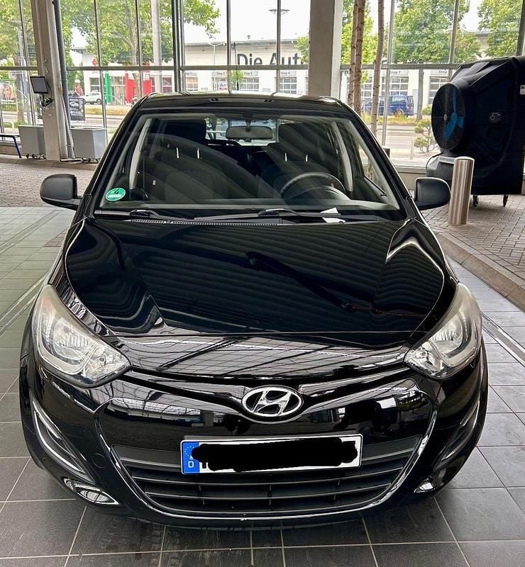Schwarz Gebraucht 2014 Hyundai i20 Edition Kleinwagen | 7.000 € (Fairer Preis) - Bild 1/4