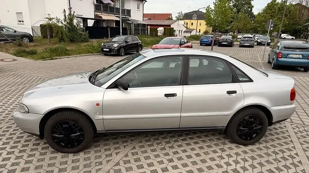 Gebraucht Audi A4 101 PS (74 kW) 1995 Silber Limousine