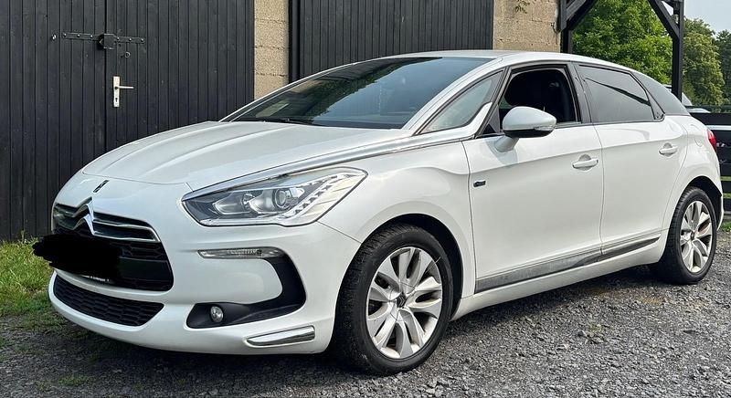 Weiß Gebraucht 2014 Citroën DS5 Chic Kleinwagen | 7.800 € (Fairer Preis) - Bild 1/4