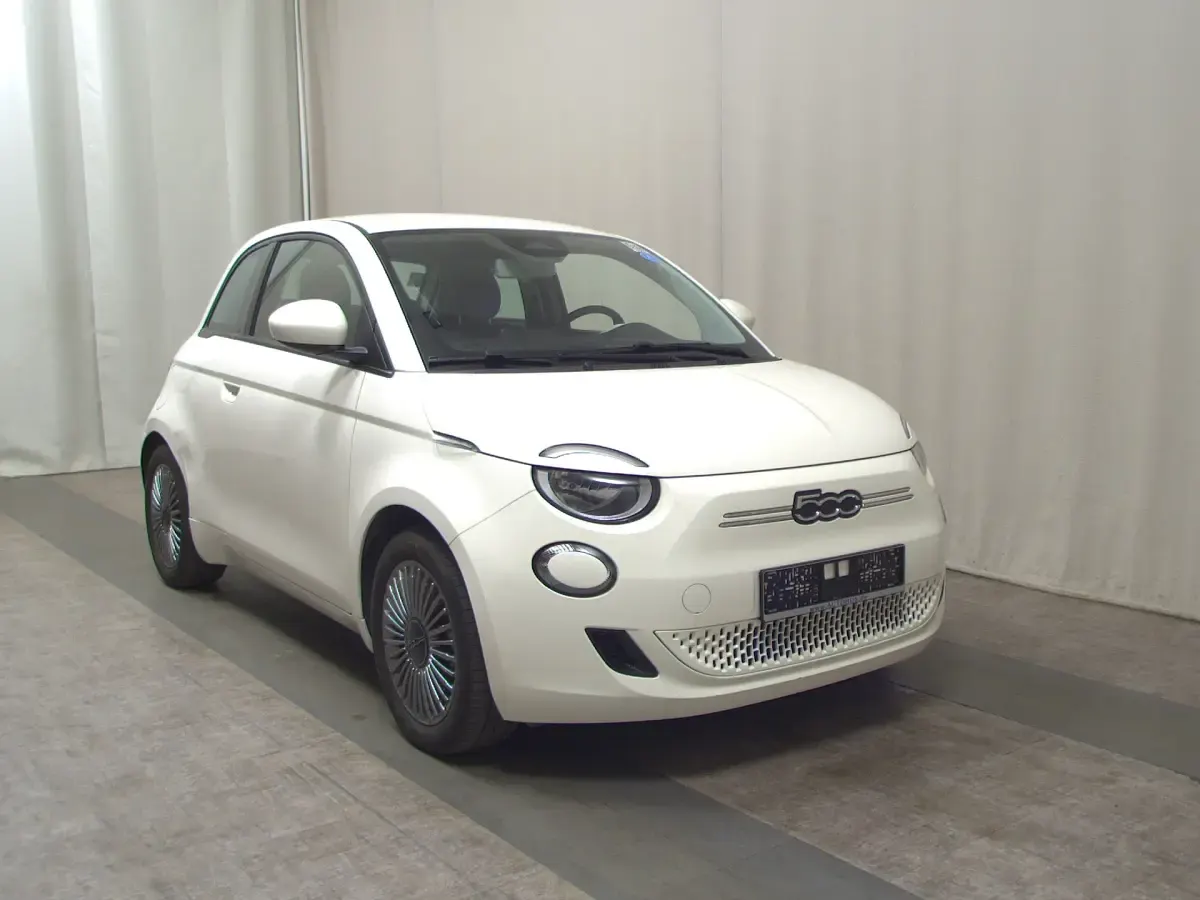 Gebraucht Fiat 500e Icon 86 kW (118 PS) 2023 Weiß Limousine