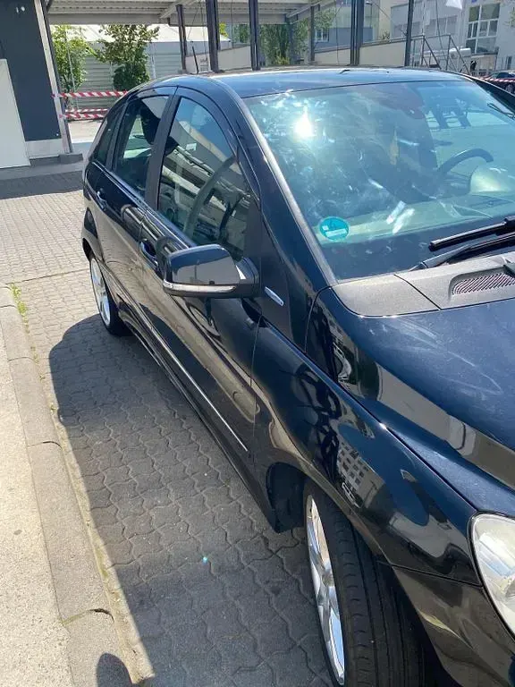 Gebraucht Mercedes B180 116 PS (85 kW) 2010 Schwarz Van / Kleinbus