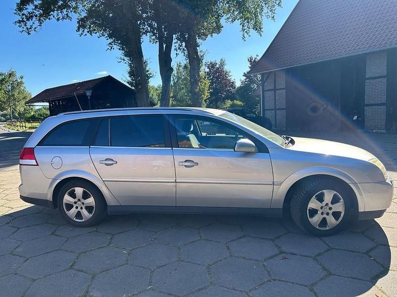 Grau Gebraucht 2004 Opel Vectra Limousine | 1.500 € (Superpreis) - Bild 1/4