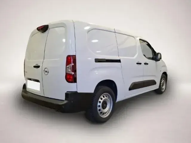 Gebraucht Opel Combo Basis 131 PS (96 kW) 2025 Manufacturer Van / Kleinbus