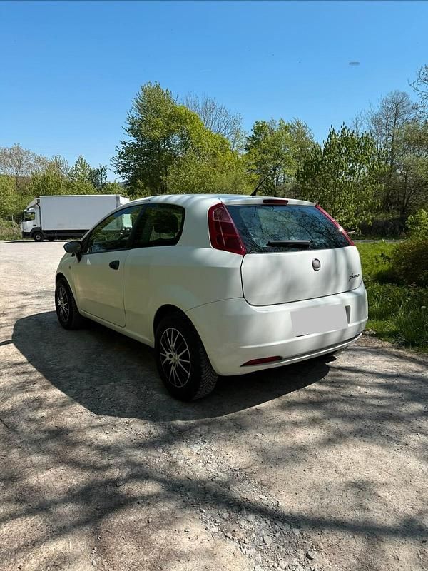 Gebraucht Fiat Grande Punto 65 PS (47 kW) 2009 Weiß Kleinwagen