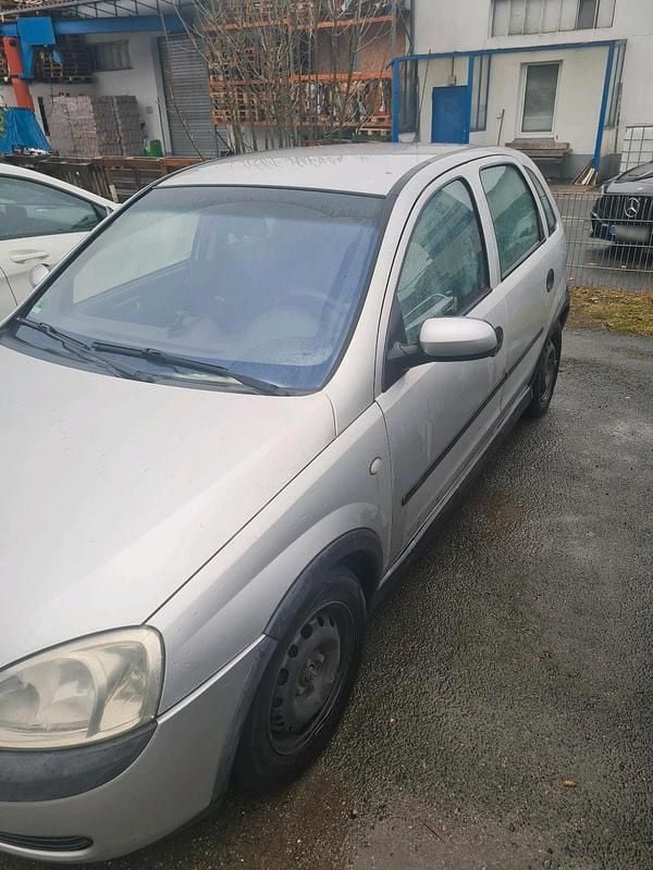 Używany Opel Corsa 75 KM (55 kW) 2002 Srebrny Hatchback