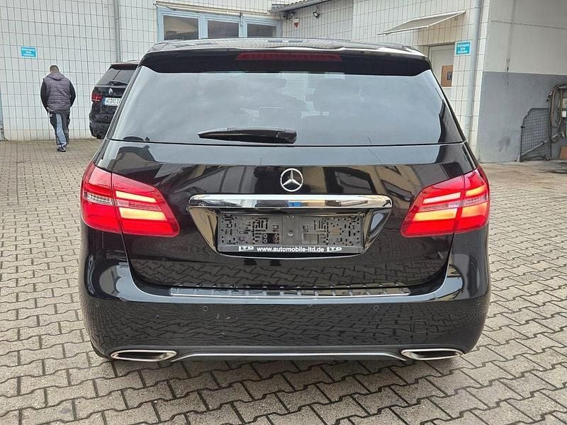 Gebraucht Mercedes B200 156 PS (114 kW) 2017 Schwarz Van / Kleinbus