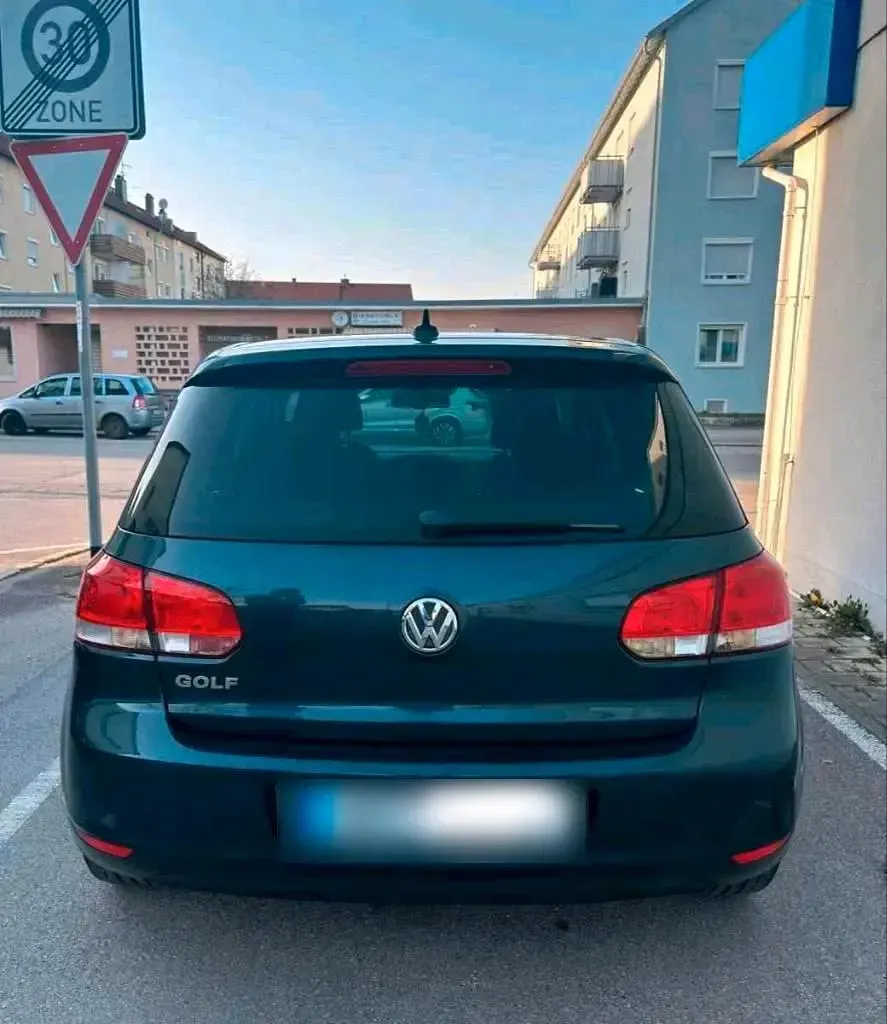 Second-hand VW Golf VII 102 CP (75 kW) 2012 Albastru Berlinǎ