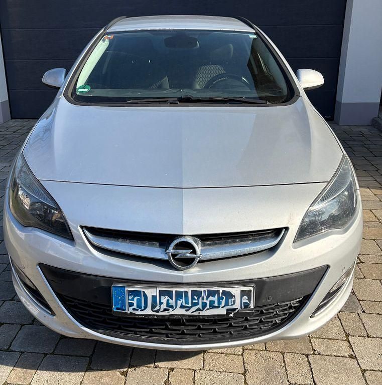 Gebraucht Opel Astra 140 PS (102 kW) 2013 Silber Kombi