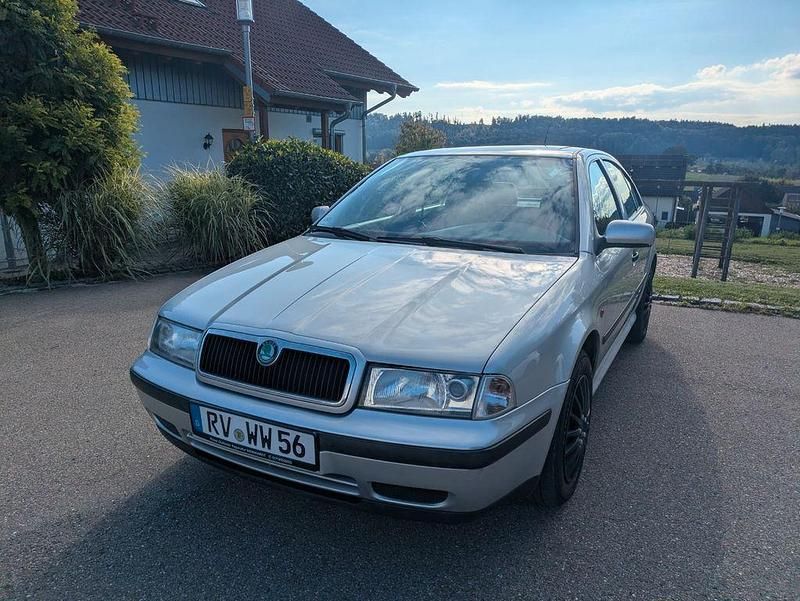 Silber Gebraucht 1998 Skoda Octavia Limousine | 1.150 € (Fairer Preis) - Bild 1/4