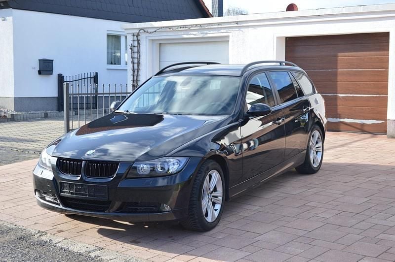 Gebraucht BMW 320 163 PS (119 kW) 2007 Schwarz Kombi