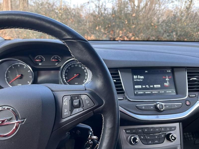 Używany Opel Astra Edition 125 KM (91 kW) 2016 Brązowy Sedan/Limuzyna