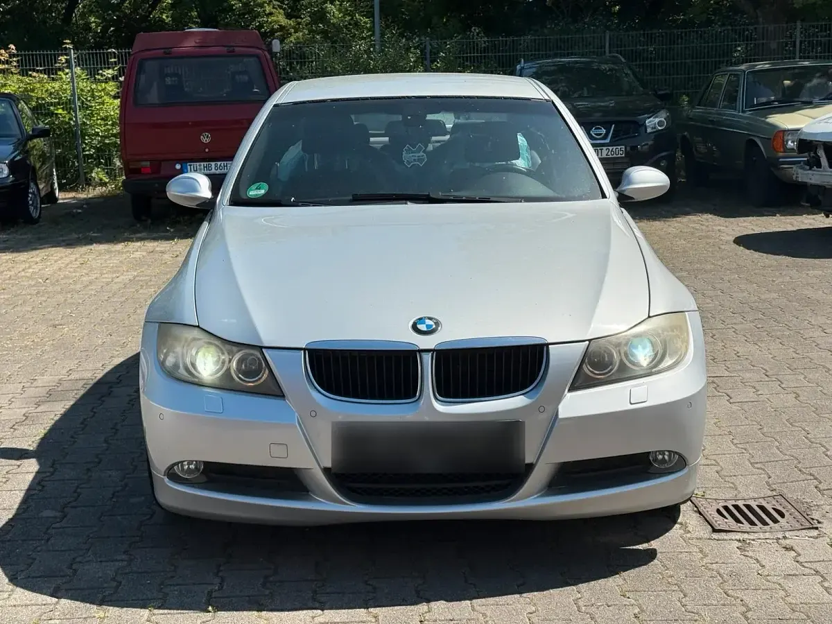 Gebraucht BMW 320 170 PS (125 kW) 2008 Grau Limousine