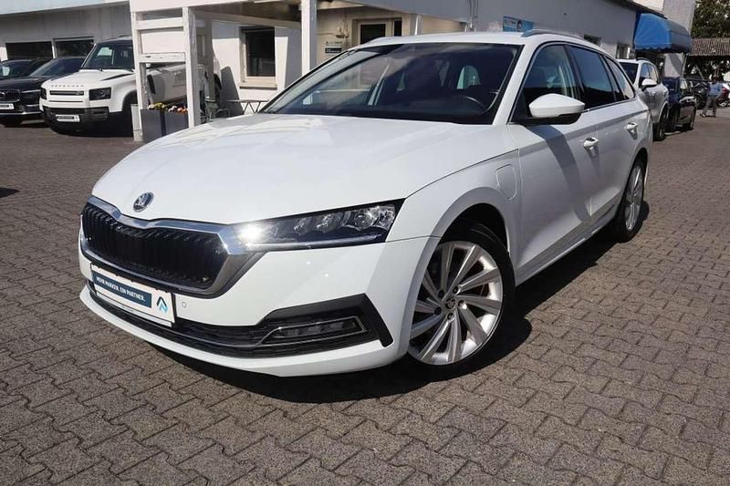 Moon white metallic Gebraucht 2021 Skoda Octavia Style Kombi | 22.475 € (Fairer Preis) - Bild 1/2