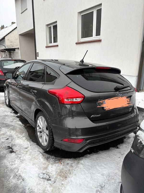 Gebraucht Ford Focus ST-Line 125 PS (91 kW) 2017 Grau Limousine
