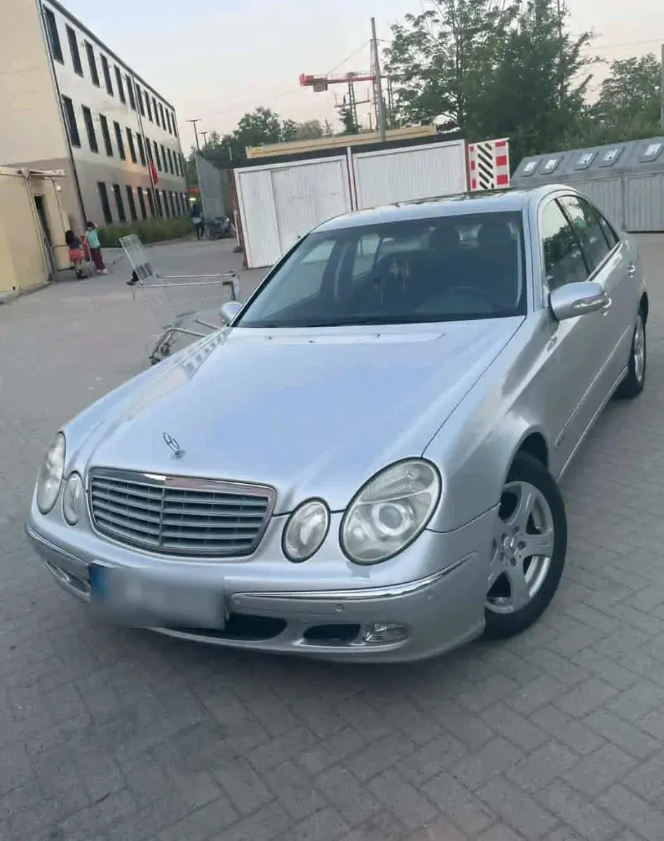 Gebraucht Mercedes E200 2003 Grau Limousine