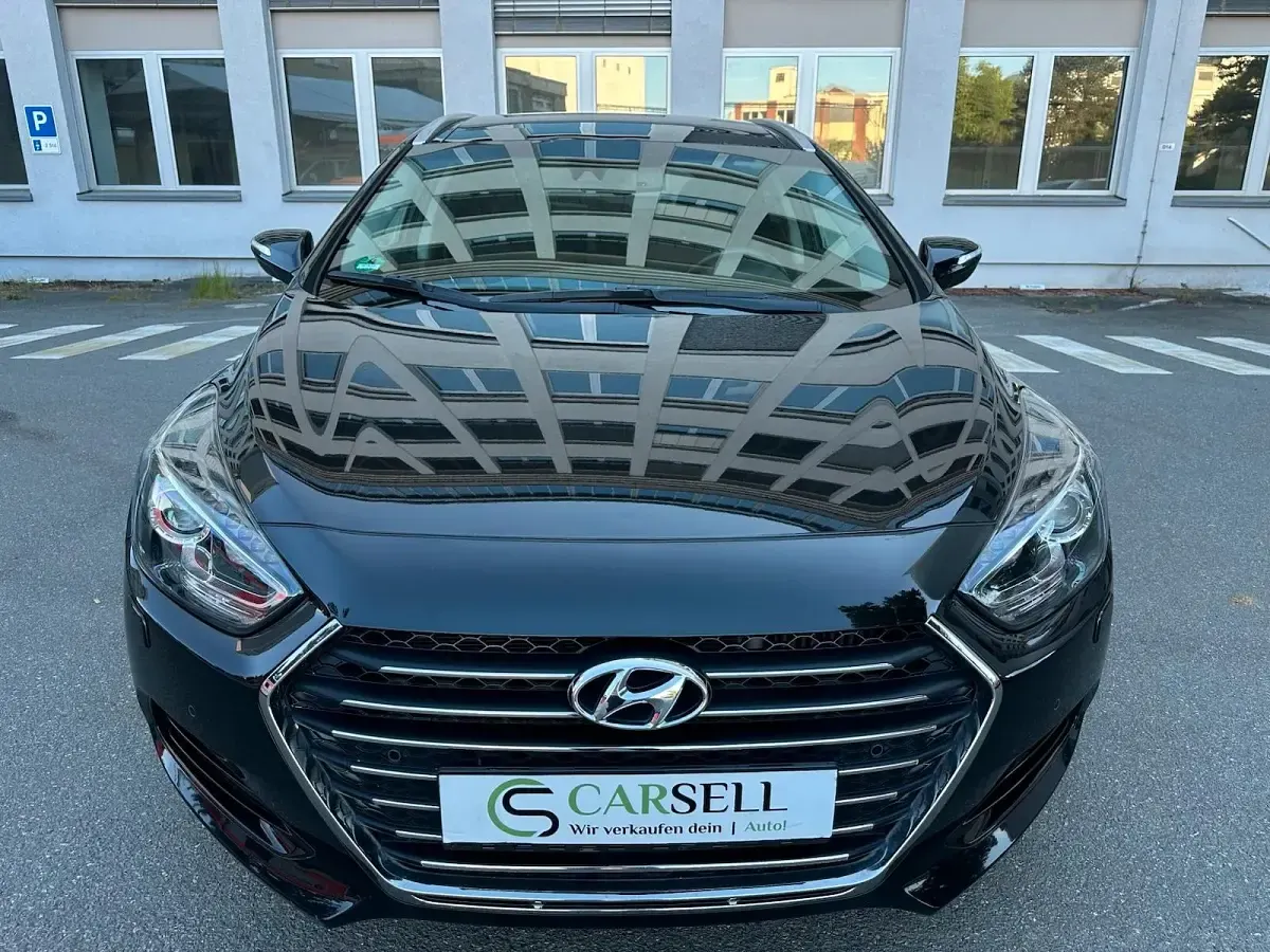 Gebraucht Hyundai i40 Premium 141 PS (103 kW) 2017 Schwarz Kombi