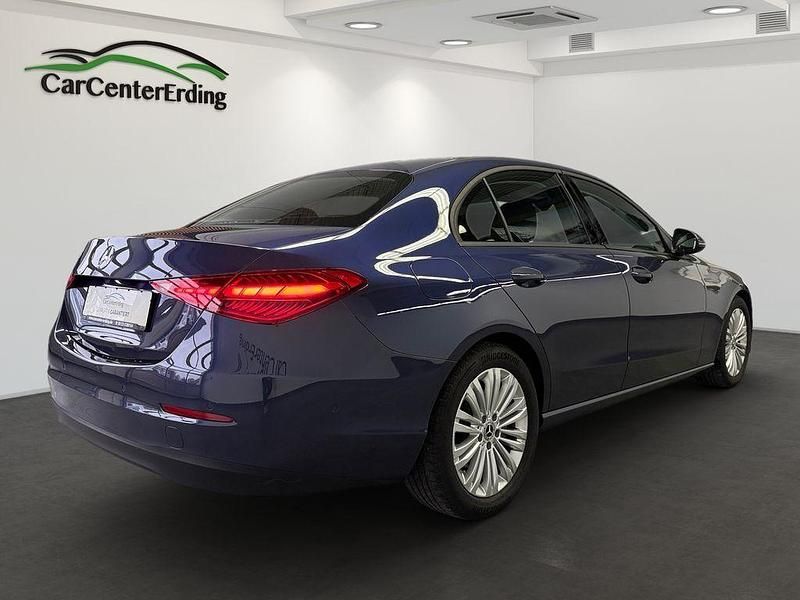 Gebraucht Mercedes C200 163 PS (119 kW) 2023 Blau Limousine