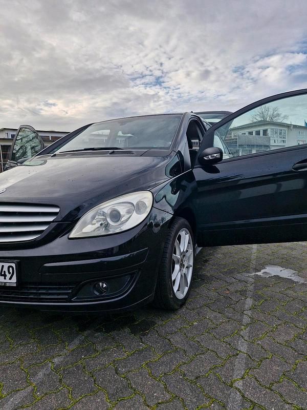 Schwarz Gebraucht 2006 Mercedes B170 Van / Kleinbus | 2.000 € (Superpreis) - Bild 1/4