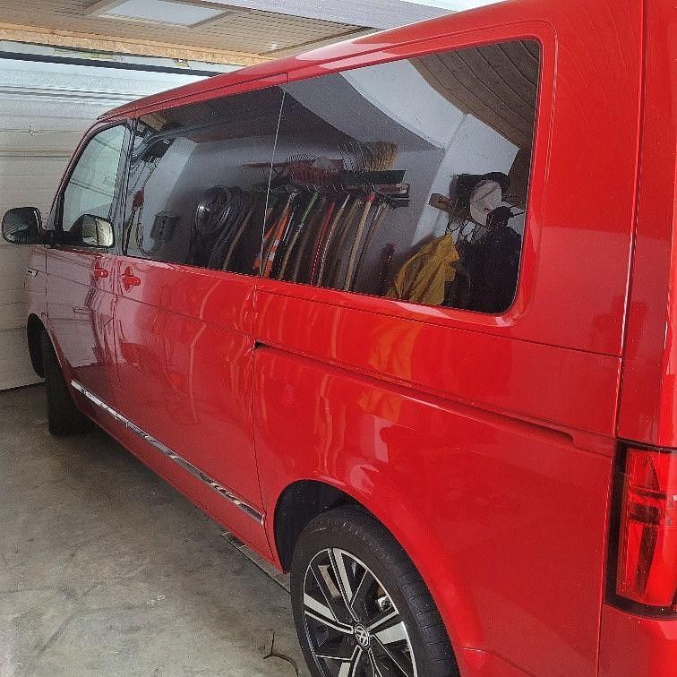 Gebraucht VW Multivan Comfortline 204 PS (150 kW) 2022 Rot Van