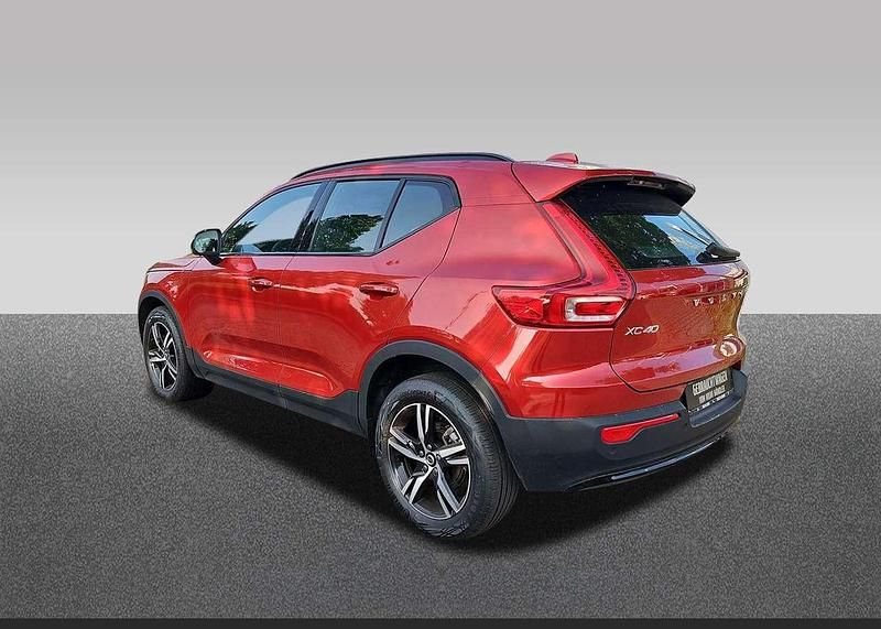 Gebraucht Volvo XC40 Plus 197 PS (144 kW) 2022 Fusion red / metallic SUV