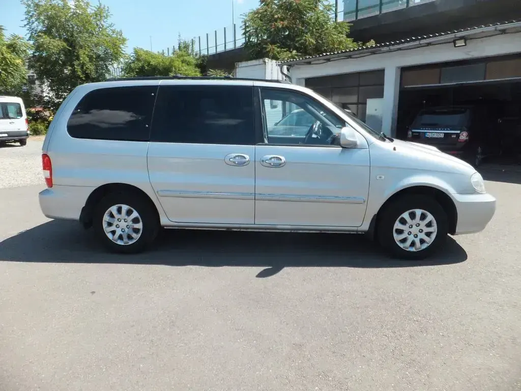 Gebraucht Kia Carnival LX 144 PS (105 kW) 2006 Silber Van / Kleinbus