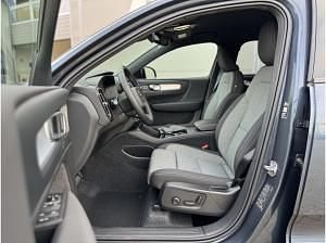 Neu Volvo XC40 Plus 197 PS (144 kW) 2026 Blau (denim blue / metallic) SUV