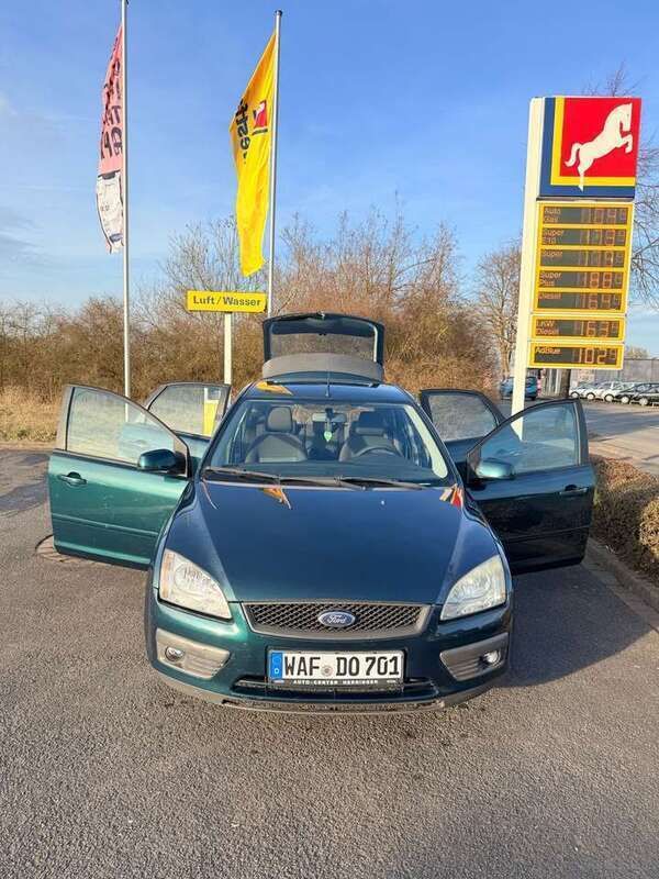 Grün Gebraucht 2007 Ford Focus Ghia Kleinwagen | 2.000 € (Guter Preis) - Bild 1/4